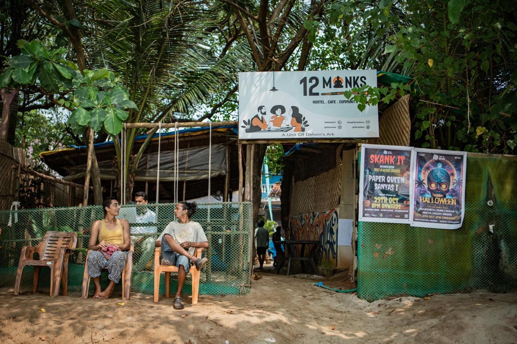 12 Monks - Beachside Hostel Arambol Exteriör bild