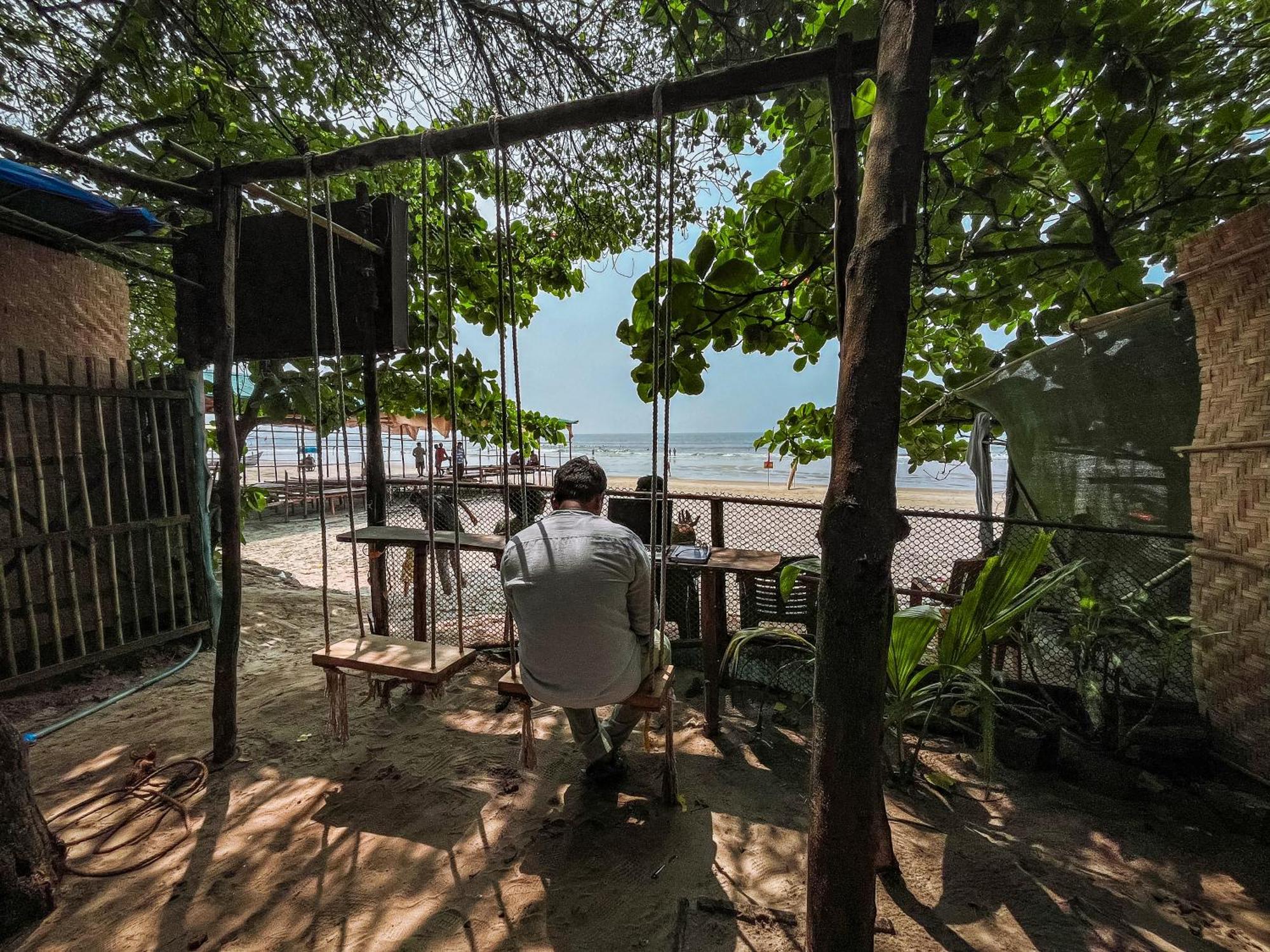 12 Monks - Beachside Hostel Arambol Exteriör bild
