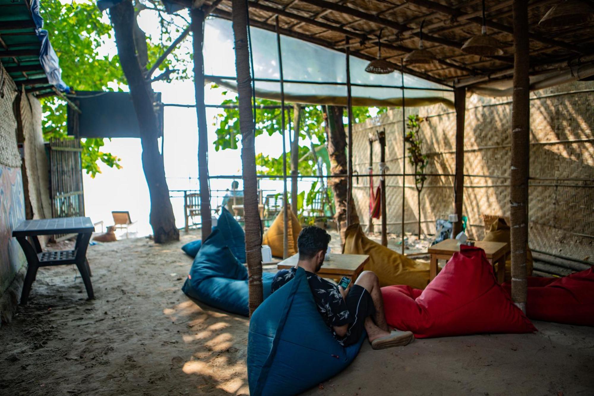 12 Monks - Beachside Hostel Arambol Exteriör bild