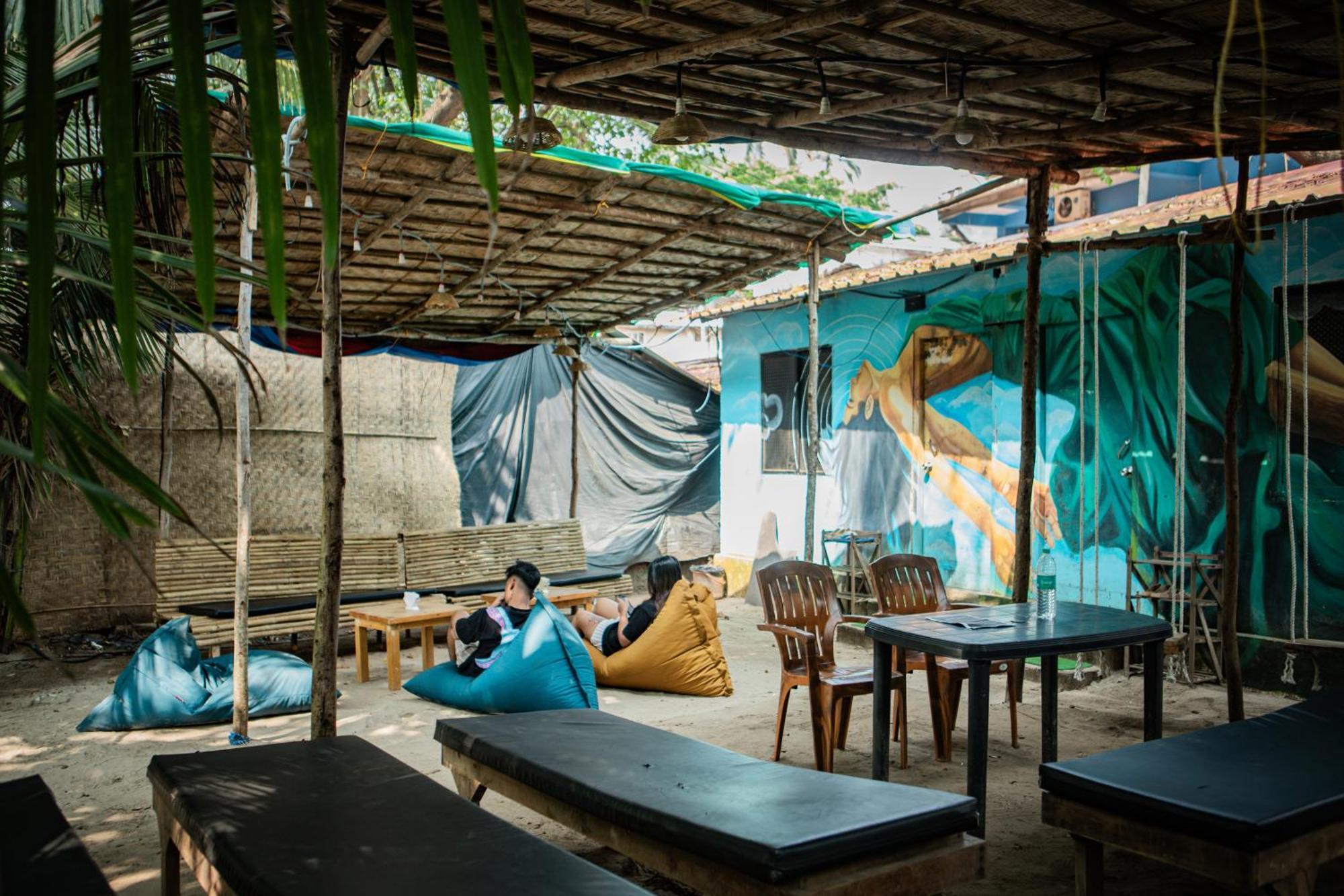 12 Monks - Beachside Hostel Arambol Exteriör bild