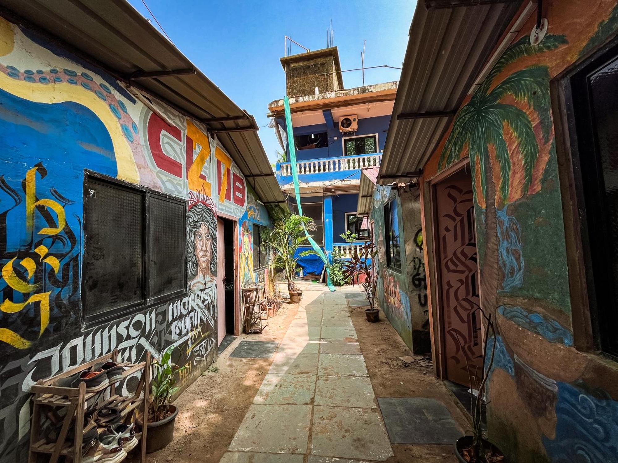 12 Monks - Beachside Hostel Arambol Exteriör bild