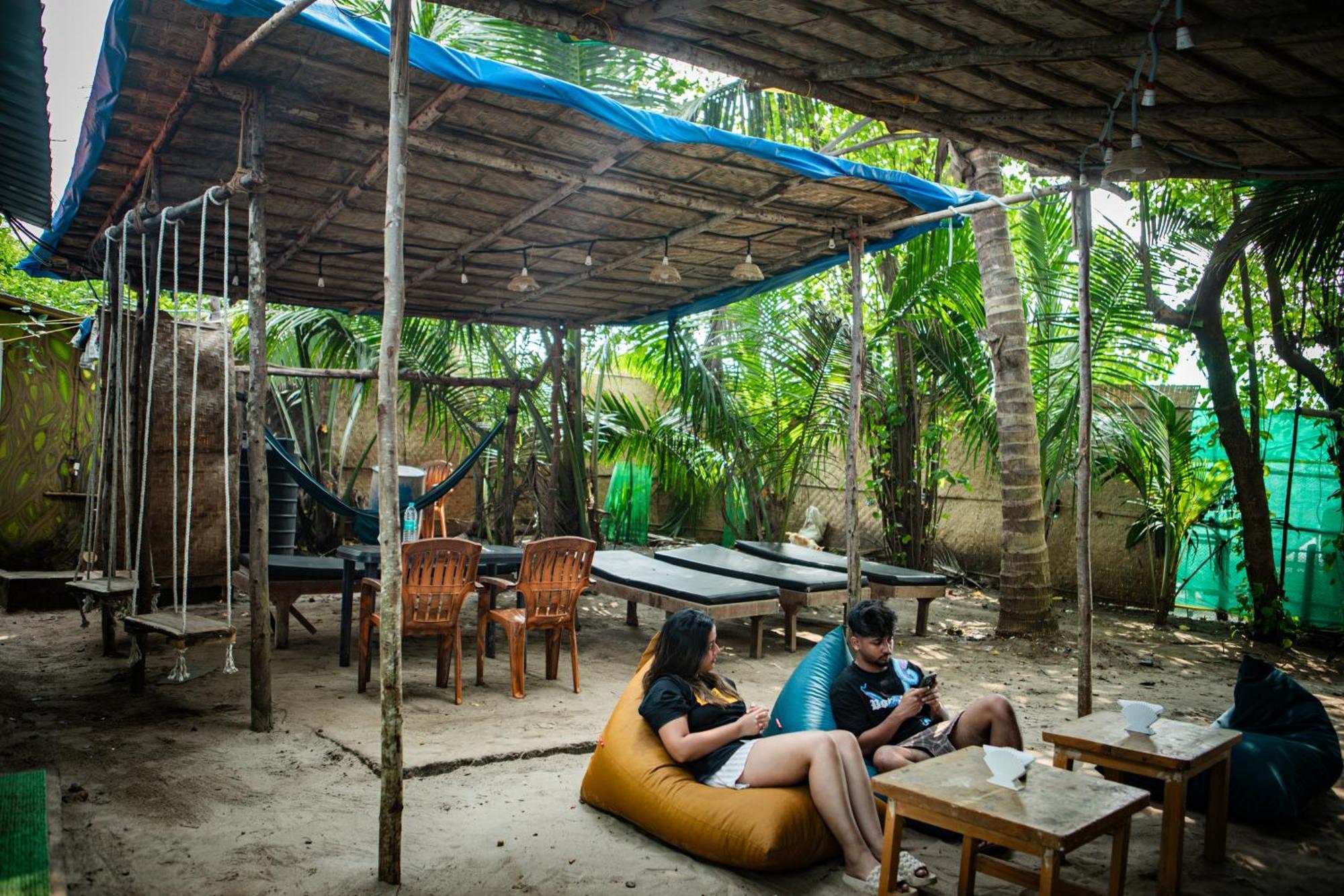 12 Monks - Beachside Hostel Arambol Exteriör bild